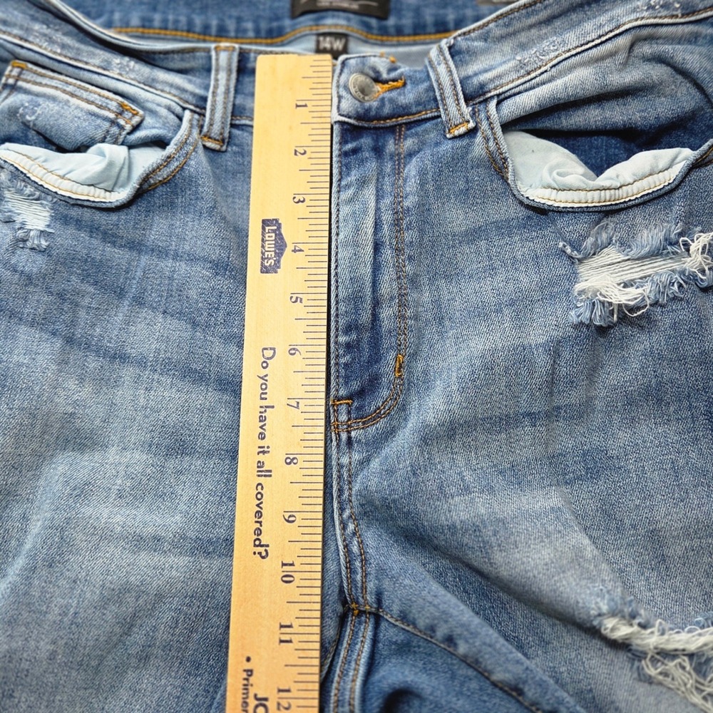 Judy Blue Capri Jeans Womens 14W Blue Excellent Distressed Frayed Hem Denim - Picture 5 of 12